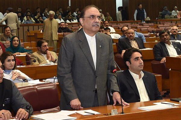 مانگے تانگے کی حکومت ہے نہ جانے کتنے دن چلے: آصف زرداری