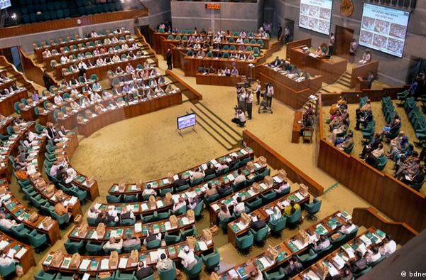بنگلہ دیش: نئی پارلیمان کا پہلا اجلاس، اپوزیشن کی ضد نئے الیکشن