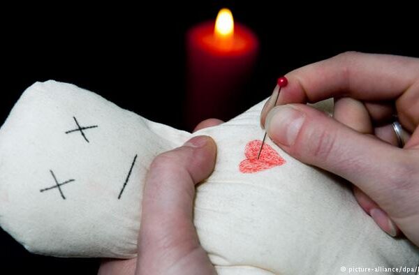 بھارت: جادو ٹونے کے الزام میں ماں اور بچوں کا قتل