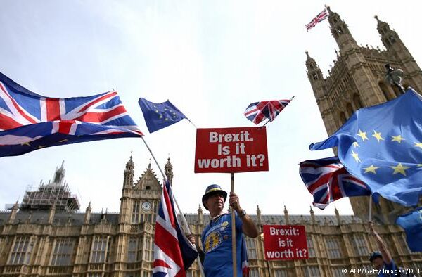 بریگزٹ: برطانوی وزیر اعظم کو پارلیمانی ووٹنگ میں بڑی شکست