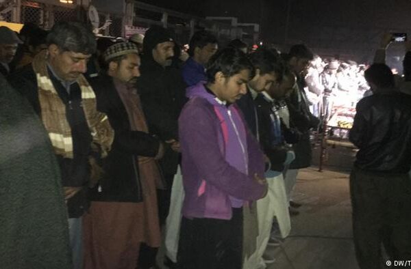 لاٹھی گولی کی سرکار ہے تو پھر عدالتوں کو تالے لگوا دیں