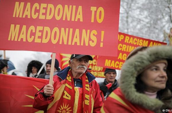 تنازعہ مقدونیہ کے نام کا، لیکن حکومتی بحران یونان میں