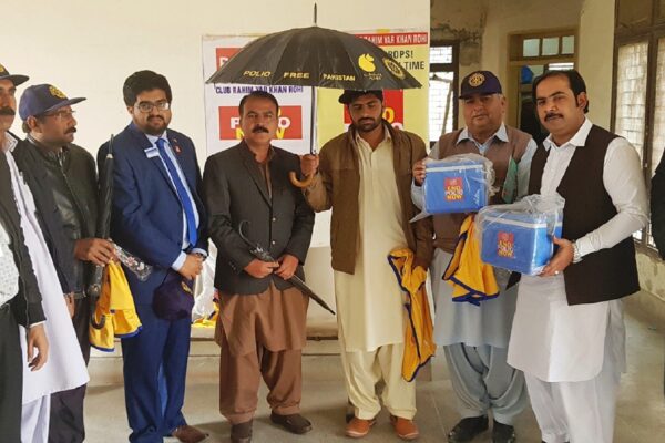 ممتاز بیگ، ضیغم علی، ڈاکٹر عمران جتوئی کا بینظیر بھٹو برج چاچڑاں پولیو ورکرز کے ہمراہ گروپ فوٹو