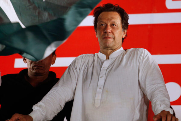 اُونٹ رے اُونٹ تیری کون سی کَل سیدھی