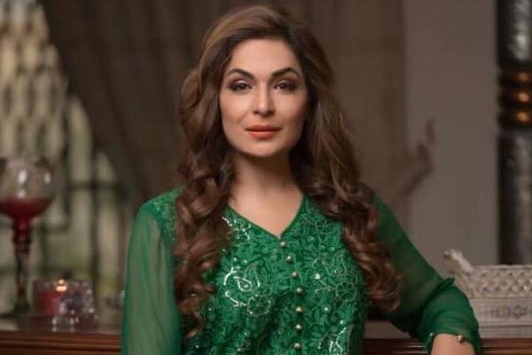 انگلش میرا پسندیدہ مضمون ہے، استاد ہوتی تو انگلش پڑھاتی: اداکارہ میرا