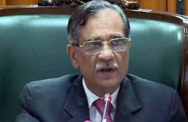 5 ہزار سے زائد فیس لینے والے نجی اسکولوں کو فیس کم کرنا پڑے گی: چیف جسٹس