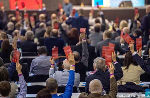 اسلام اور مہاجرین مخالف جرمن پارٹی اب یورپی پارلیمان کے خلاف