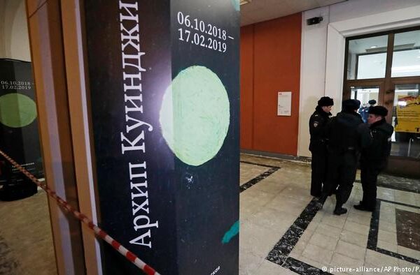 شائقین کی نظروں کے سامنے سے شاہکار کی چوری