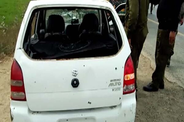 ساہیوال: سی ٹی ڈی کا دو خواتین سمیت 4 افراد کو ہلاک کرنے کا دعویٰ، 3 دہشتگرد فرار