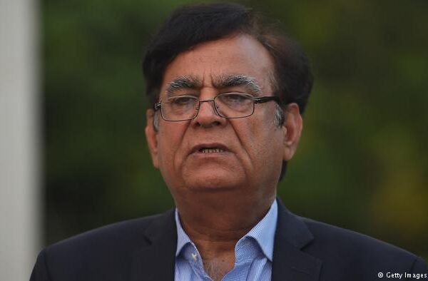 آسیہ بی بی اپنے شوہر سمیت چند گھٹنوں میں ملک چھوڑ دیں گی۔ سیف الملوک