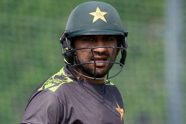 سرفراز کو کپتانی سے ہٹانے کیلئے سابق و موجودہ کرکٹرز متحرک