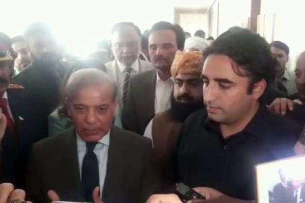 حکومتی اتحادیوں کی قسمت کھل گئی مگر پنجاب پھر بھی خطرے میں