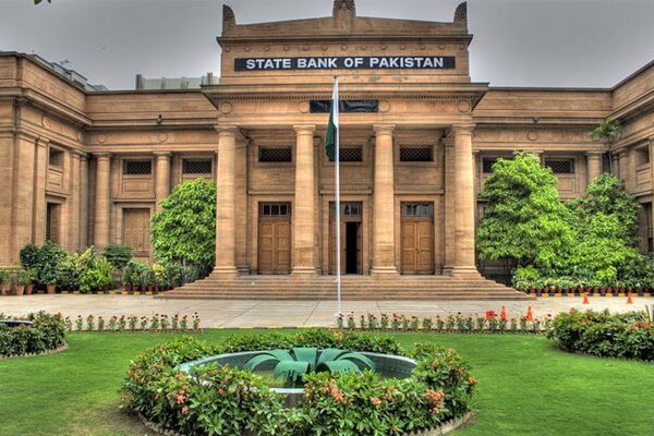 رواں مالی سال کے پہلے 6 ماہ میں تجارتی خسارہ 15 ارب 55 کروڑ ڈالر رہا