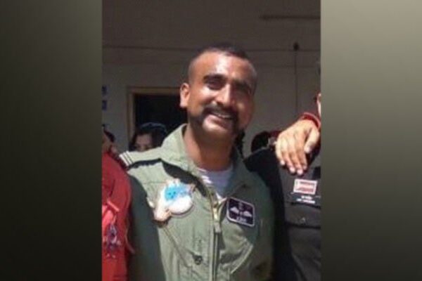 بھارت نے طیارہ گرنے اور پائلٹ کی پاکستان میں گرفتاری کی تصدیق کر دی