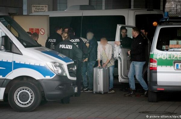 جرمنی: پناہ کے مسترد درخواست گزاروں کی ملک بدریوں میں اضافہ