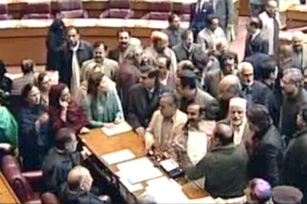 پیپلز پارٹی کا آغا سراج کی گرفتاری پر قومی اسمبلی میں شدید احتجاج، اجلاس ملتوی