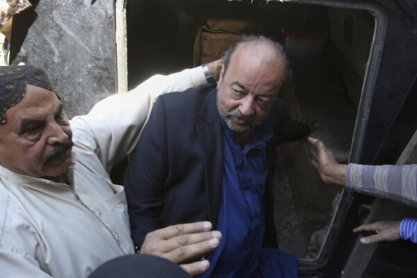 خود بھی شرمسار ہو، مجھے بھی شرمسار کر