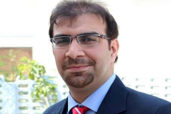 پاکستانی استاد احمد سایا نے کیمبرج یونیورسٹی کا ایوارڈ اپنے نام کر لیا