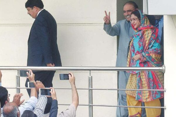 منی لانڈرنگ کیس: آصف زرداری و فریال تالپور کی ضمانت میں 5 مارچ تک توسیع