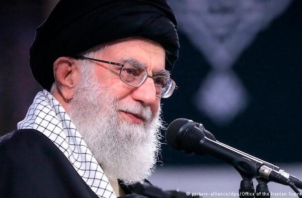 امریکا مردہ باد سے مراد امریکی عوام نہیں بلکہ ٹرمپ ہیں، خامنہ ای