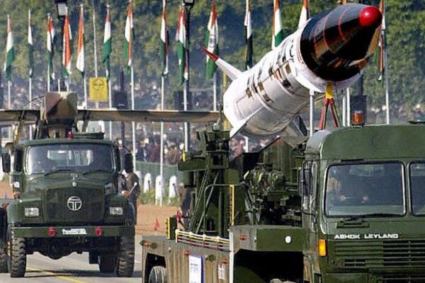 دفاعی بجٹ بڑھانے کا عندیہ: کیا سماجی ترقی متاثر ہو گی؟