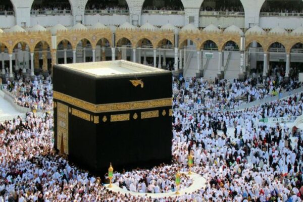 ایک حج لاکھوں بد دعائیں