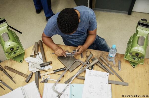 جرمنی کو سالانہ لاکھوں تارکین وطن کی ضرورت ہے