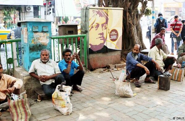 بھارت: خاکروبوں کی 14 نوکریاں، بہت سے انجینیئرز بھی امیدوار