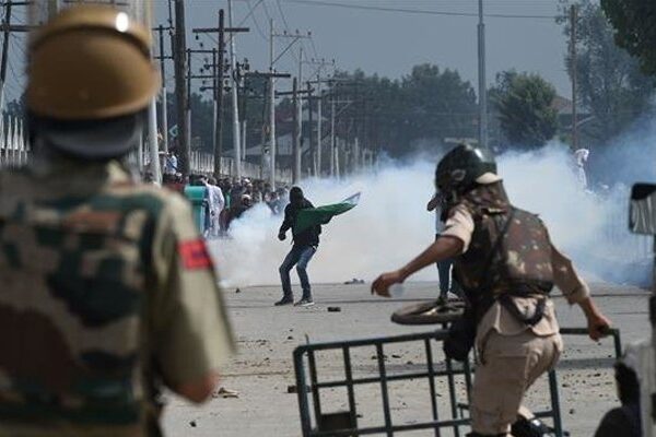 بھارتی فوج کا مقبوضہ کشمیر کے علاقے راج پورہ کا محاصرہ، 2 نوجوان شہید