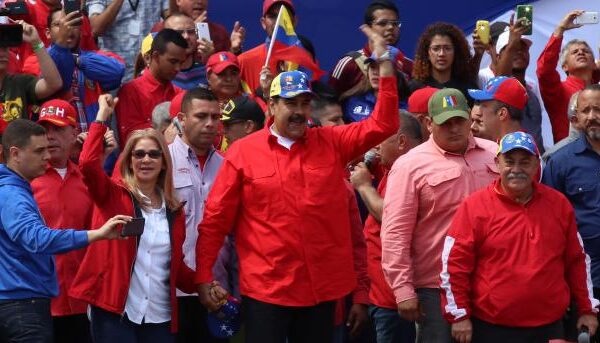 وینزویلا : حکومت کے حامی اور مخالفین سڑکوں پر