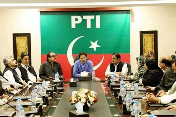 آج بھی کل کی طرح حکومت کے ہر فیصلے کے پیچھے