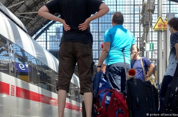 جرمنی: ٹرینیں لیٹ، مسافروں کو 53 ملین یورو کی ادائیگی