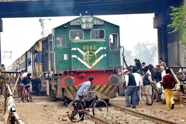 اوپن ریلوے کراسنگ پھاٹک! حکومت غور کرے