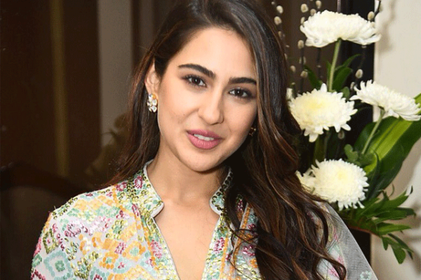 سارہ علی خان کے سوٹ کی قیمت کتنی؟ جان کر حیران رہ جائیں گے