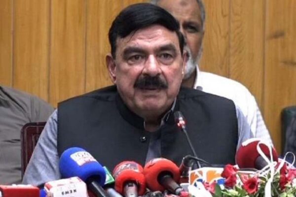 وزیراعظم کی ہدایت پر پی اے سی میں آ رہا ہوں، اسپیکر غلط کر رہے ہیں: شیخ رشید