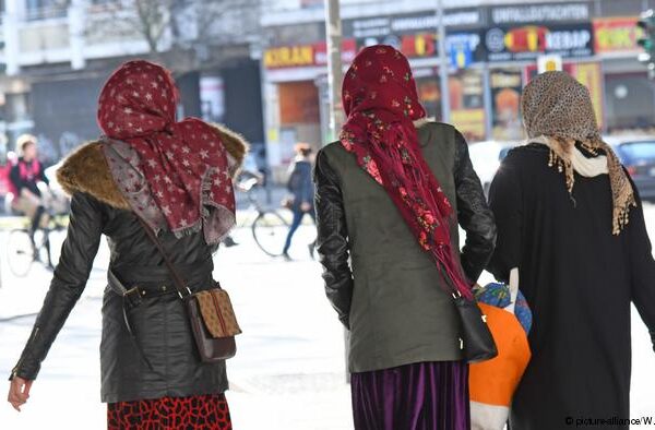 برلن میں تین شامی لڑکیوں پر حملہ، نسلی تعصب کا شبہ