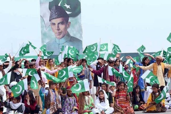 ملک بھر میں یوم پاکستان ملی جوش و جذبے سے منایا جا رہا ہے