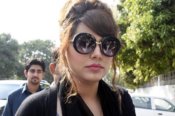 کرنسی اسمگلنگ کیس: ماڈل ایان علی اشتہاری قرار، اثاثے ضبط کرنے کا حکم
