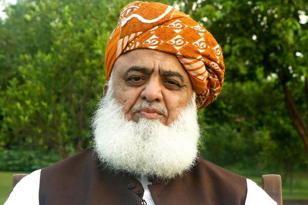 پاکستان میں کسی قسم کی مسلح تنظیم کی موجودگی کا قائل نہیں: مولانا فضل الرحمان