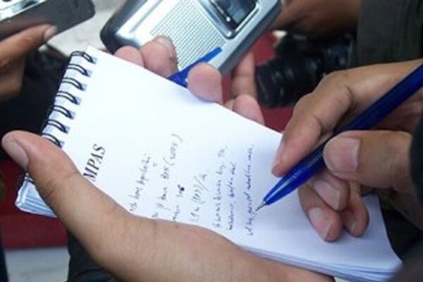 میڈیا کے ‘گرافک وار روم بننے’ کی منطق