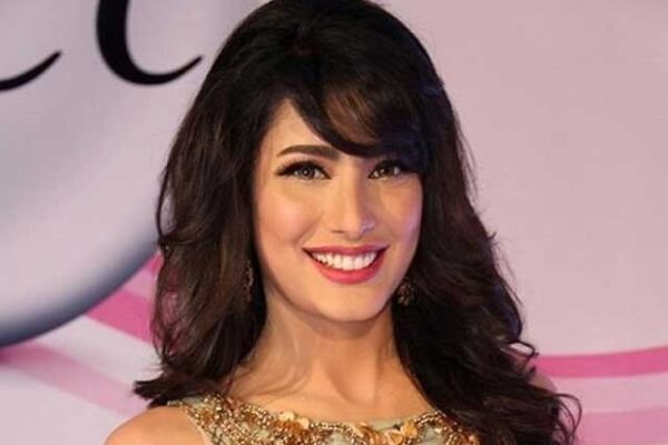 مہوش حیات کو تمغہ امتیاز دینے کے اعلان پر شوبز انڈسٹری حیران