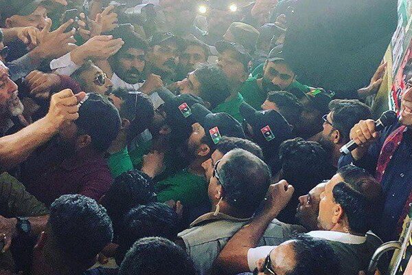 پیپلز پارٹی کا ‘کاروانِ بھٹو’ ٹرین مارچ کراچی سے منزل کی جانب رواں دواں