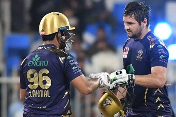 کوئٹہ گلیڈی ایٹرز نے ملتان سلطانز کو شکست دیکر فائنل 4 میں جگہ پکی کر لی