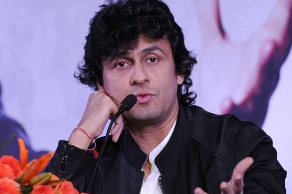 سونو نگم نے بھارتی عوام میں شرانگیزی پھیلانے پر اپنے ہی میڈیا کی چھترول کر دی