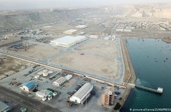 بلوچستان: چودہ افراد کو بس سے اتار کر گولی مار دی گئی