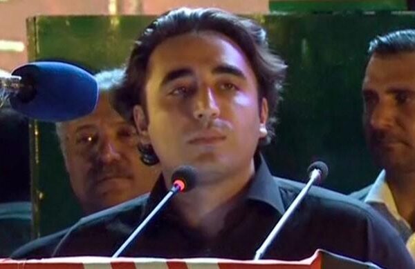 ویں ترمیم ختم کرنے کی کوشش کی تو ایک لات مار کر حکومت ختم کر دوں گا:  بلاول بھٹو