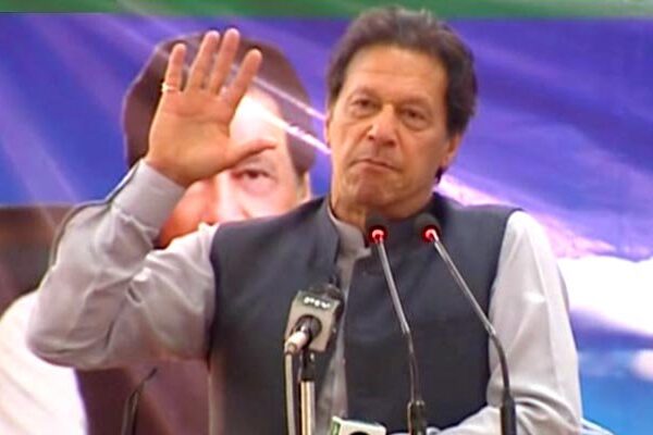 ملک لوٹنے والوں کو کوئی معافی نہیں ملے گی: وزیراعظم