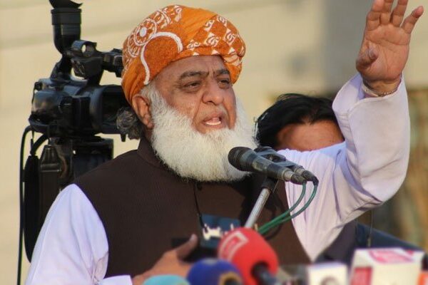 عمران خان جعلی، نقلی، خلائی اور نصب شدہ وزیراعظم ہیں: مولانا فضل الرحمان