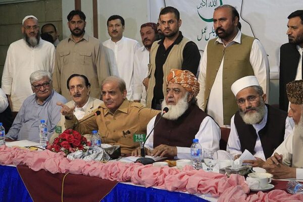 حکومت مخالف اپوزیشن اتحاد تیزی سے وسعت ‘قوت اور استحکام حاصل کرتا جا رہا ہے۔ عرفان سولنگی