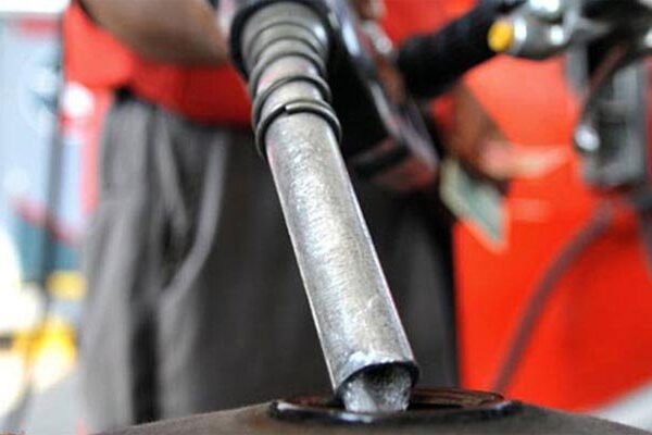 اوگرا نے پیٹرول 14 روپے تک مہنگا کرنے کی سفارش کر دی، ذرائع